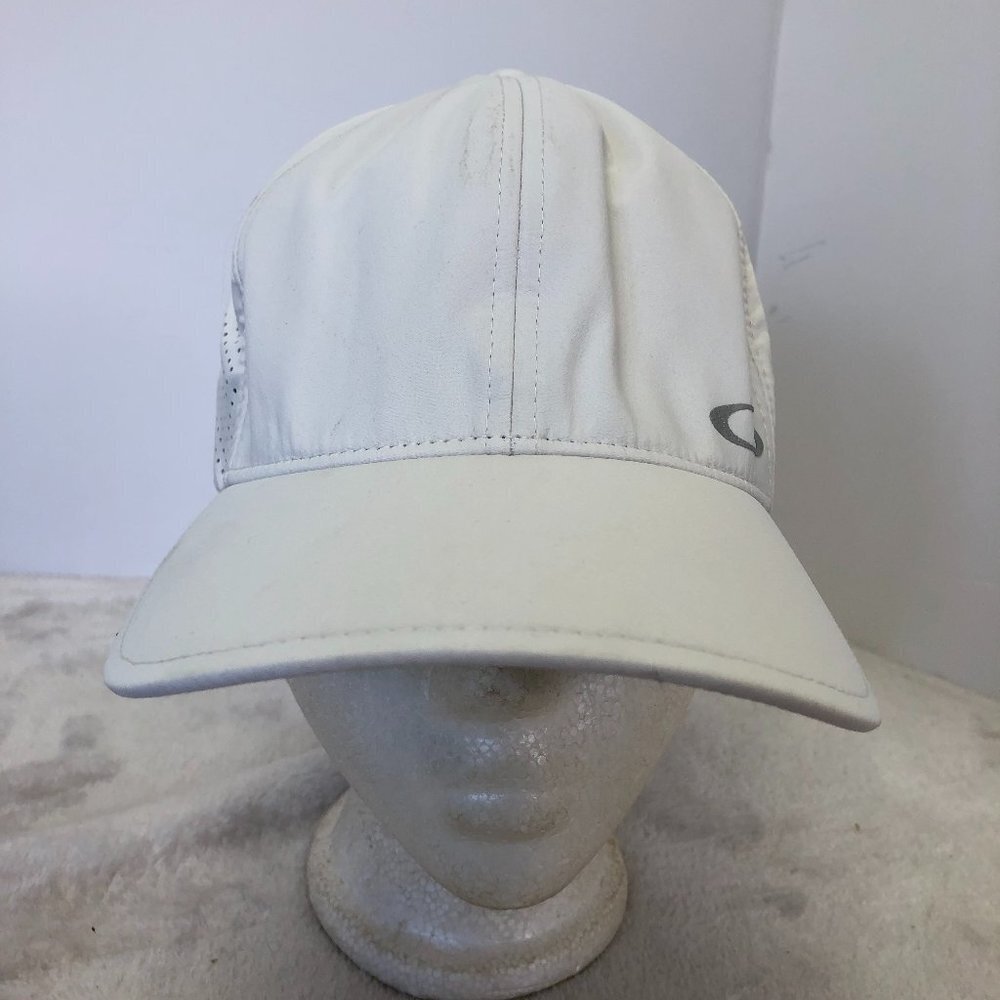 Oakley White Aero Performance Flexfit Trucker Hat Size L-XL Unisex